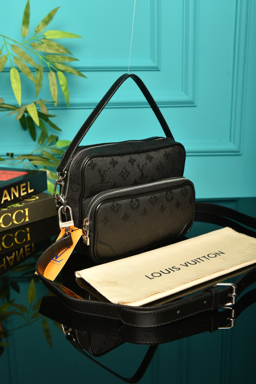 '- Nil Crossbody