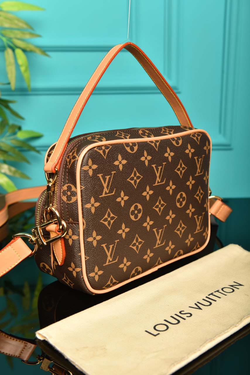 '- Nil Crossbody