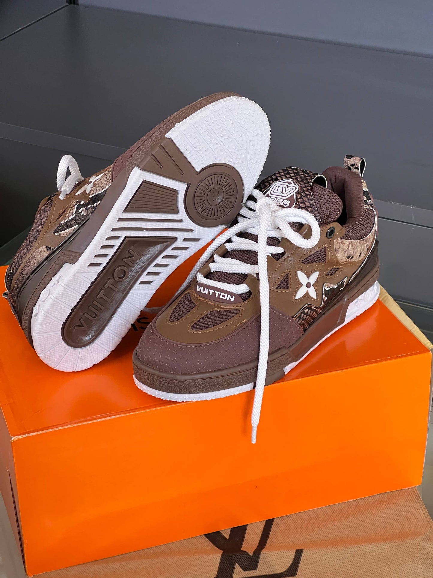 '- Walk'n Sneaker