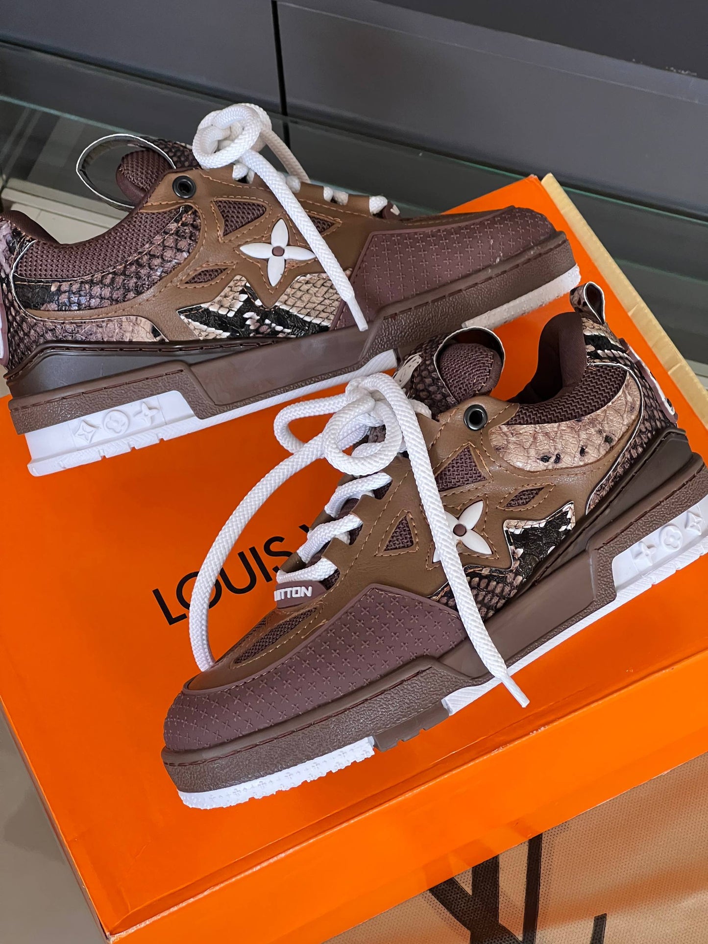 '- Walk'n Sneaker