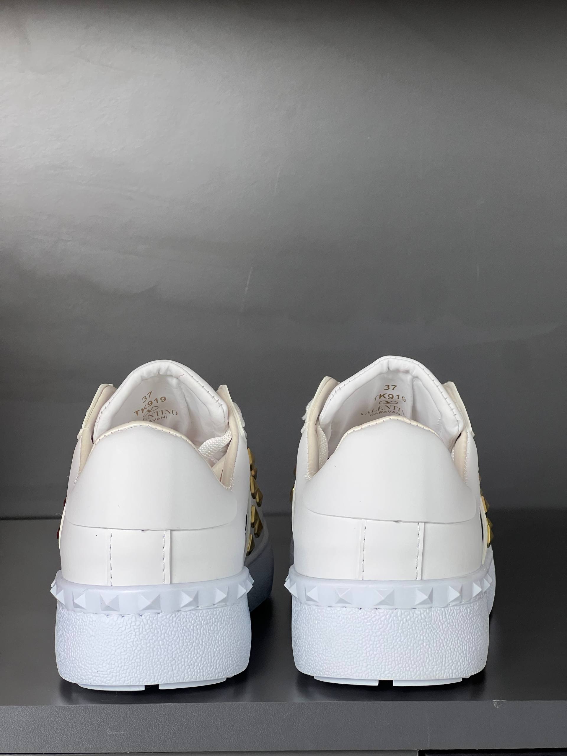 V - Shoes