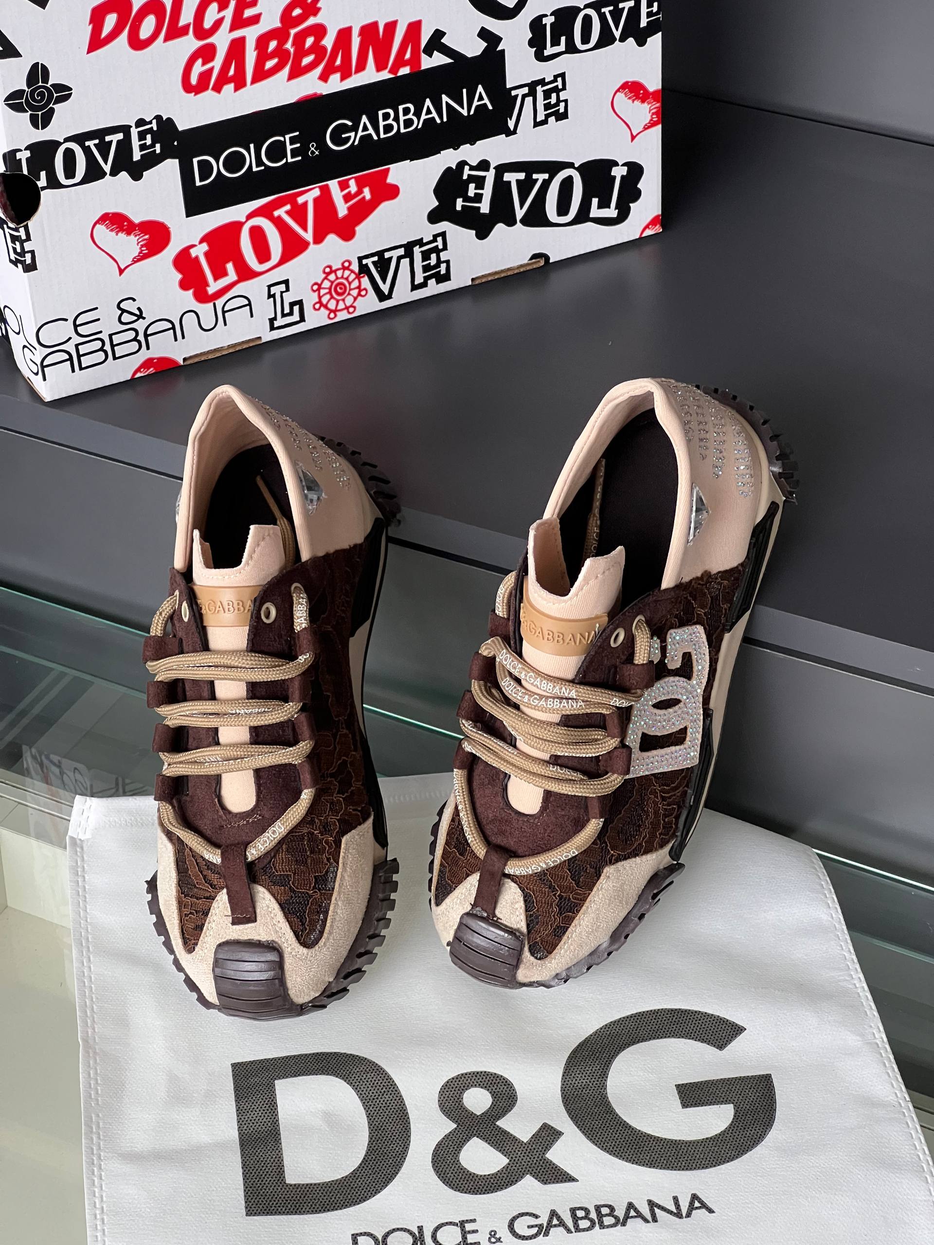 D -Shoes