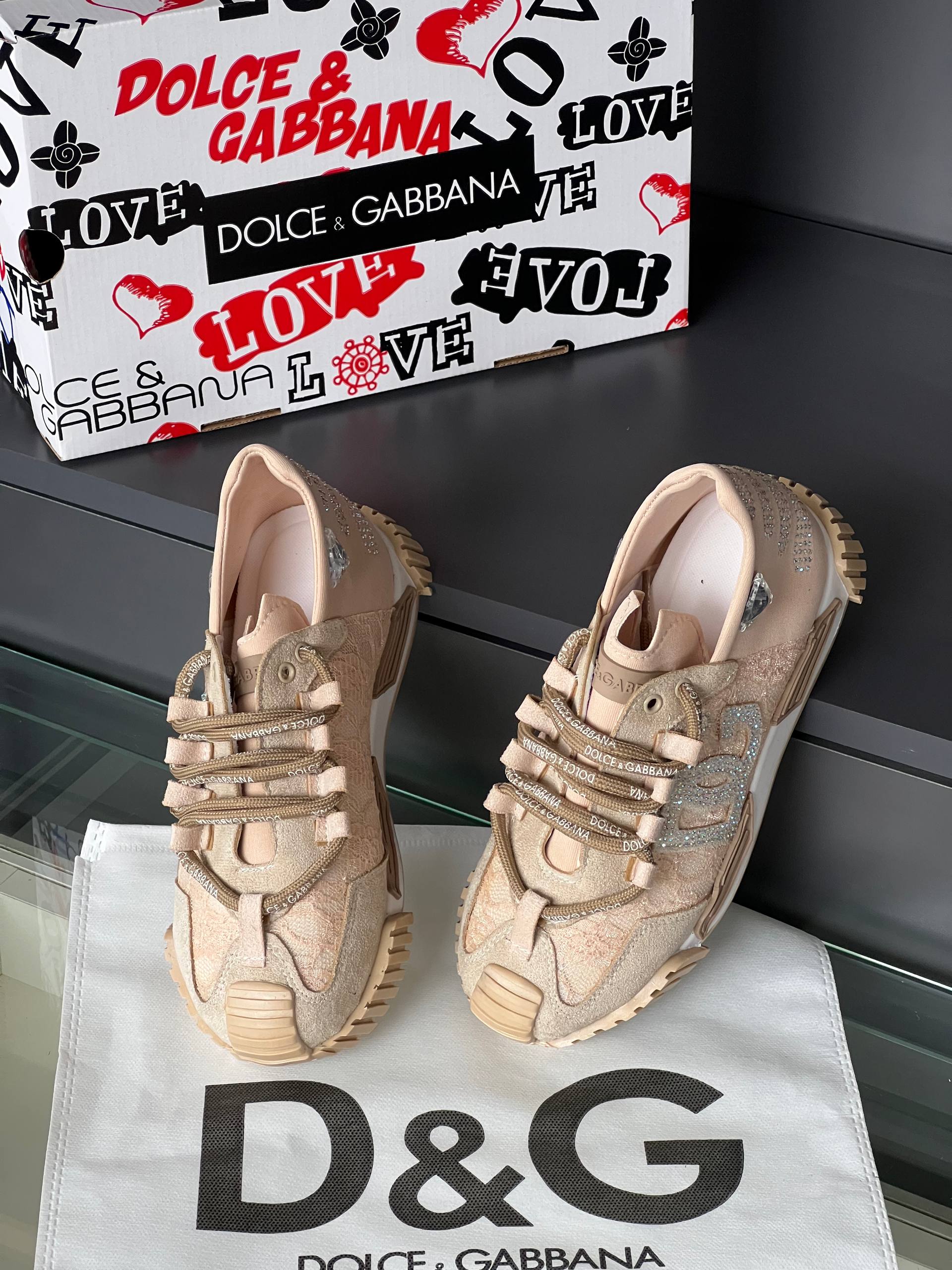 D -Shoes