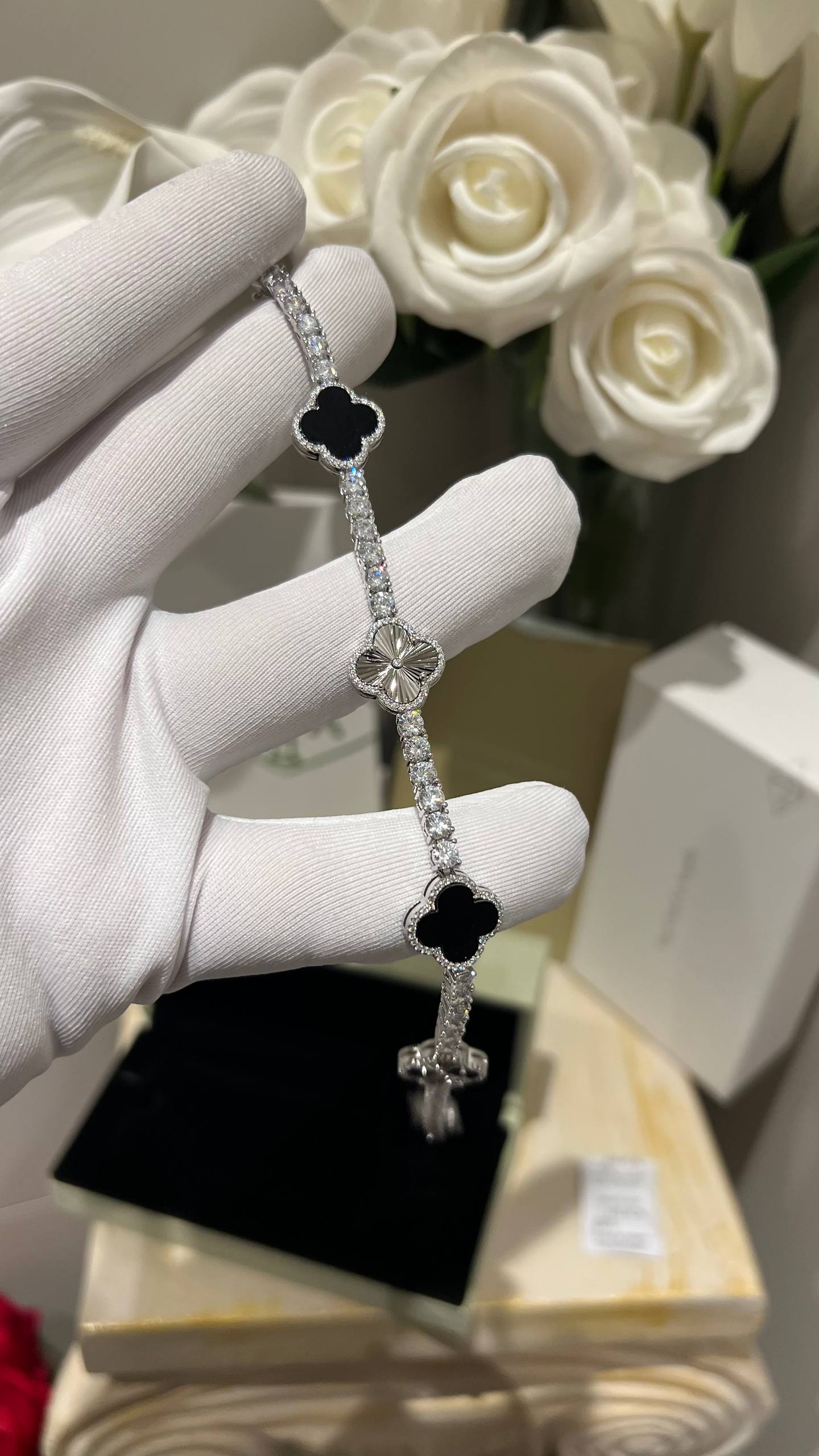 V- Bracelet