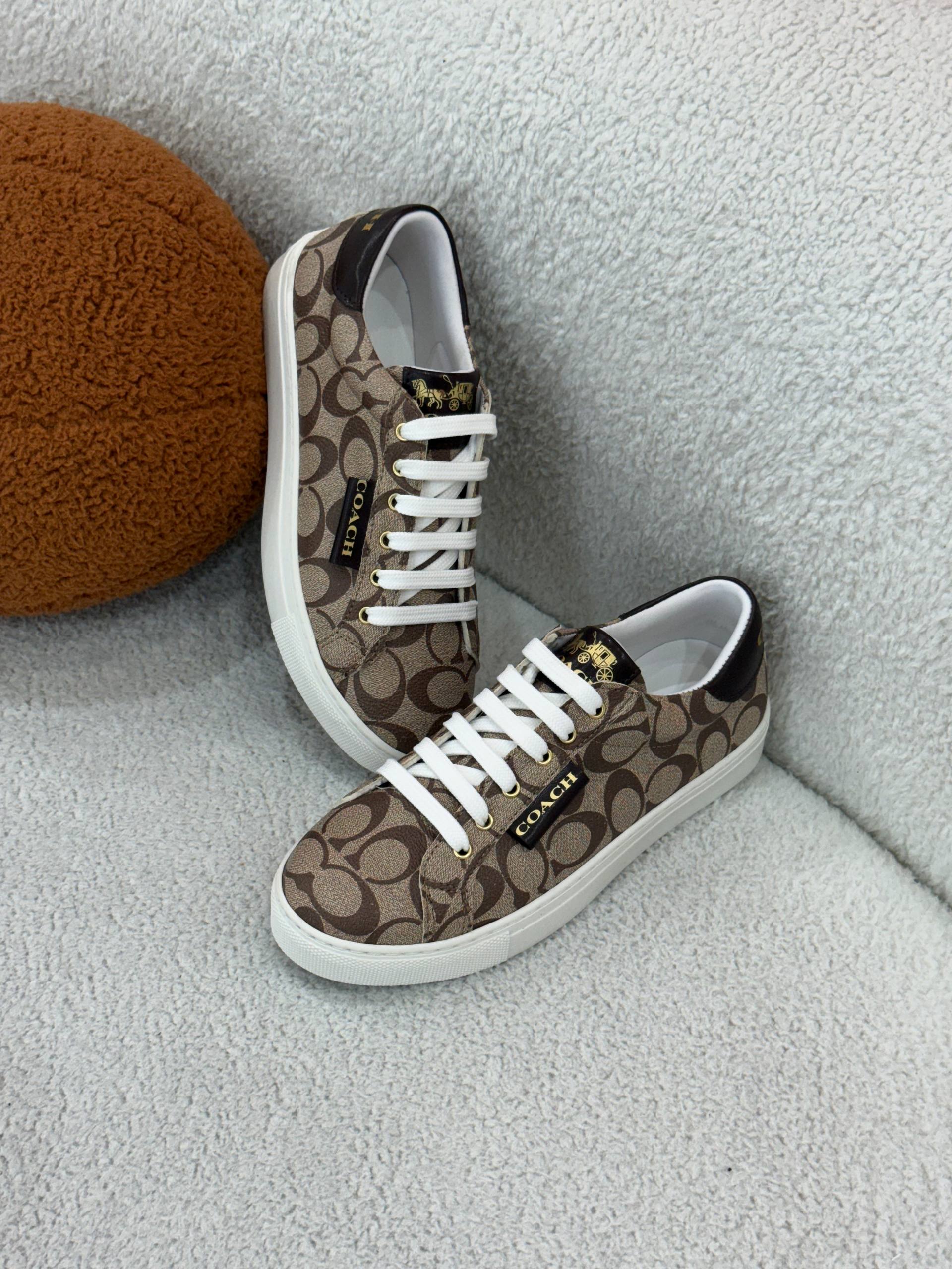 C - SNEAKERS