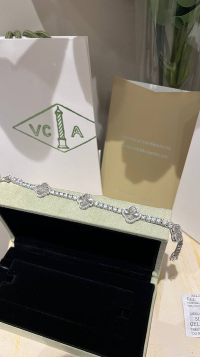 V - Bracelet