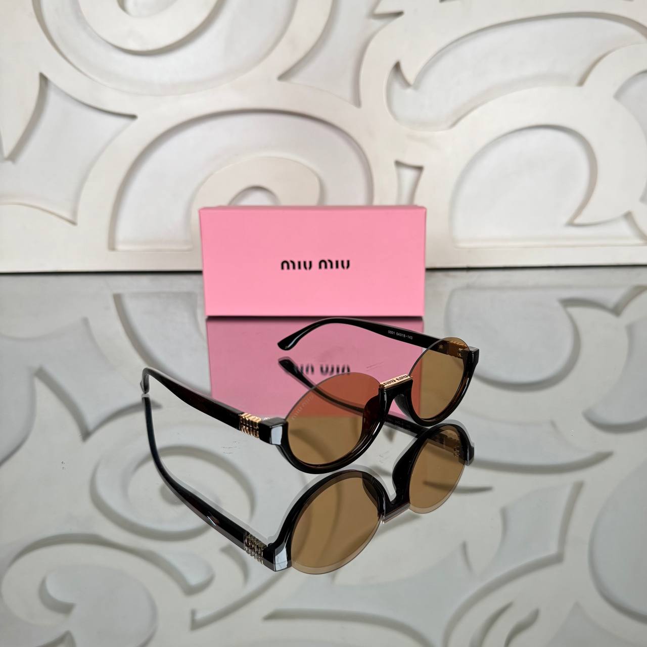 M - Sunglasses