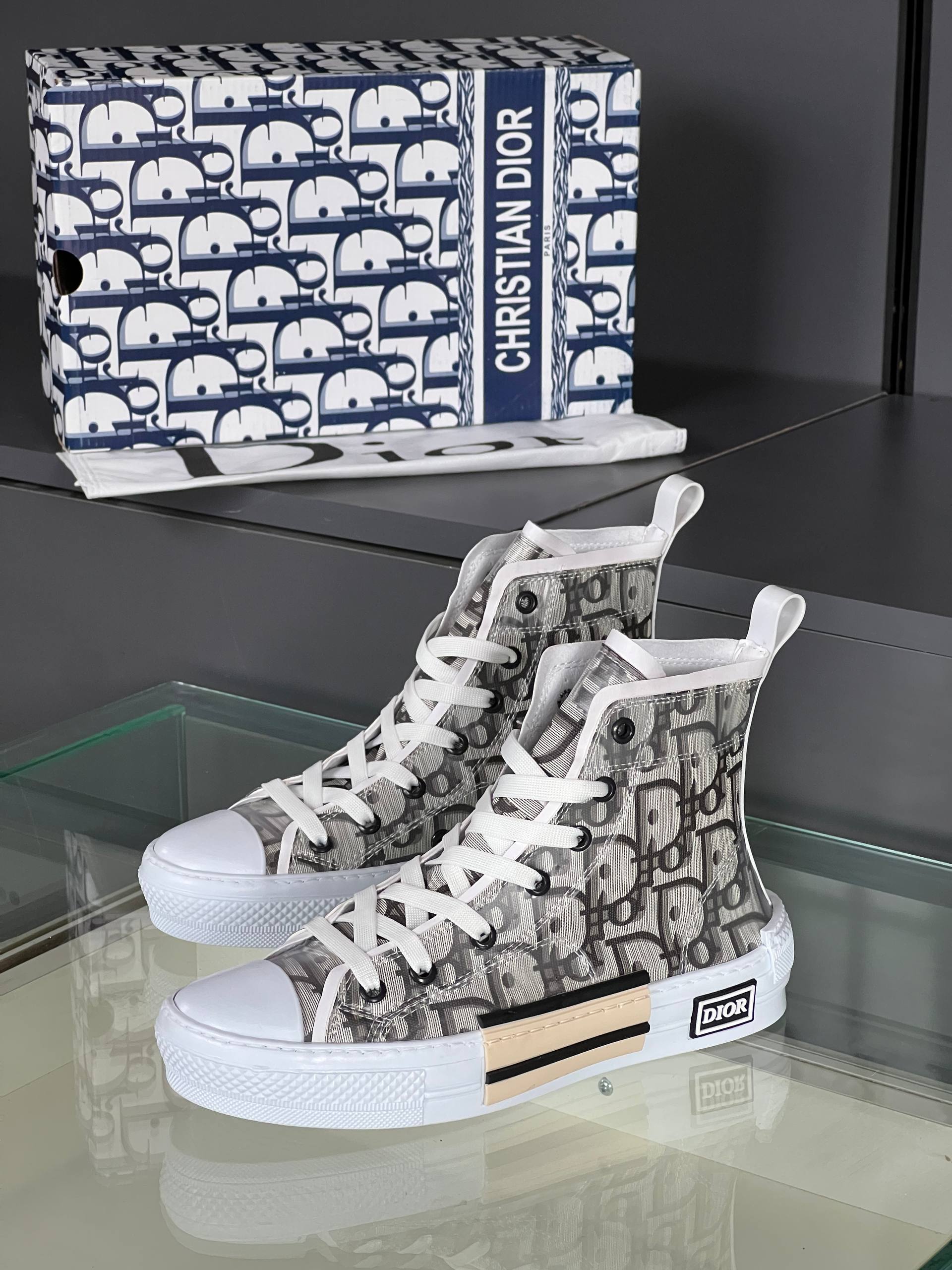 '-D Shoes