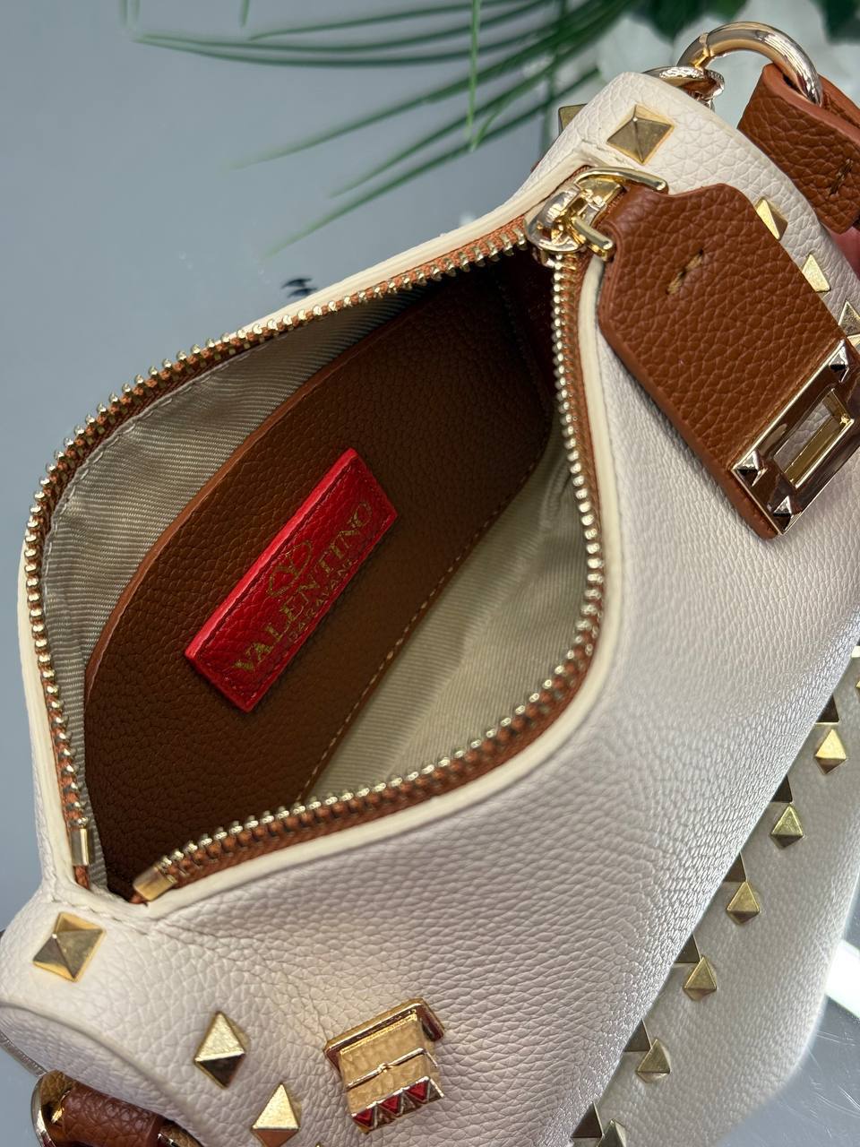 V- G. Rockstud