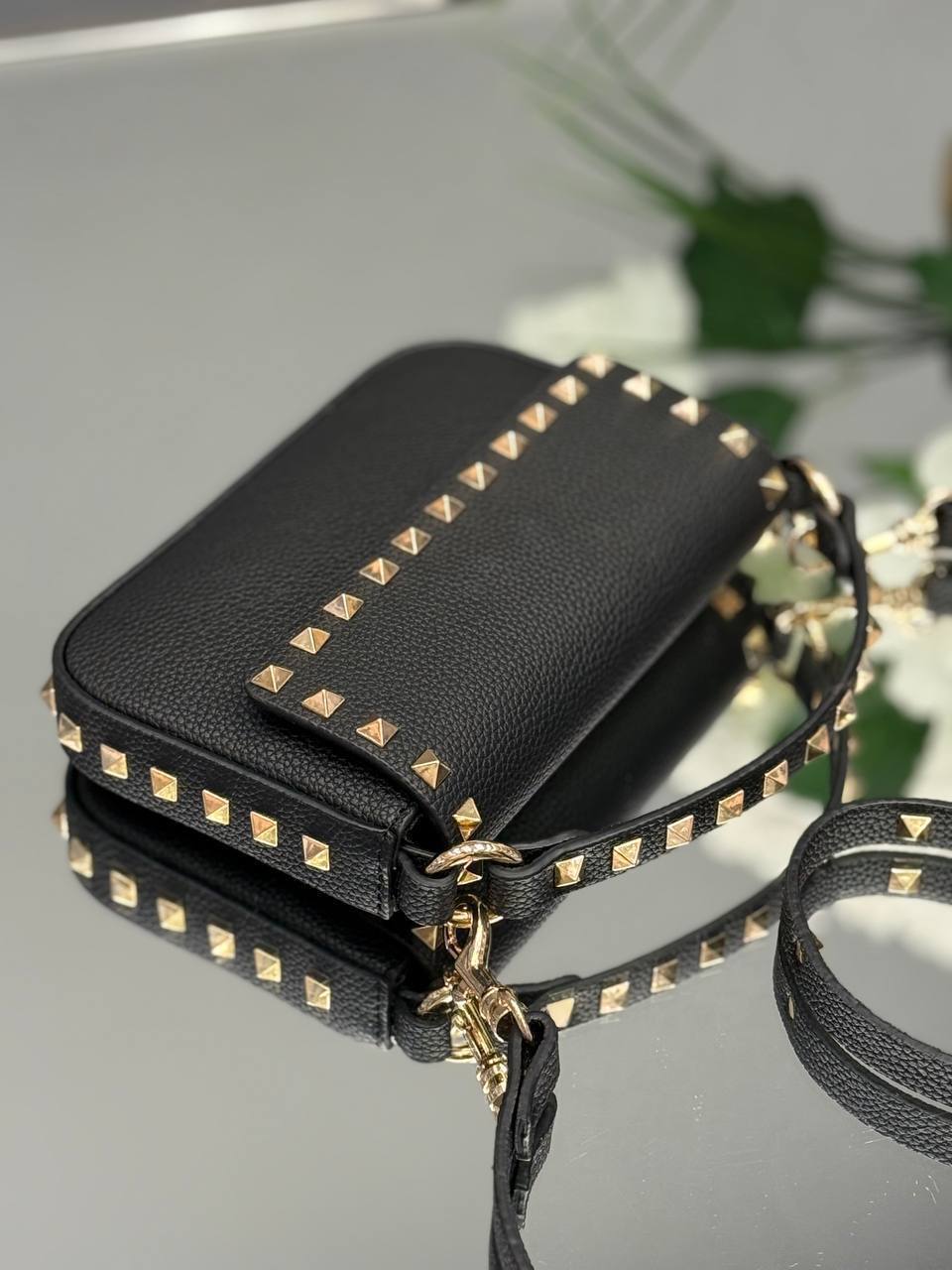 V- Rockstud