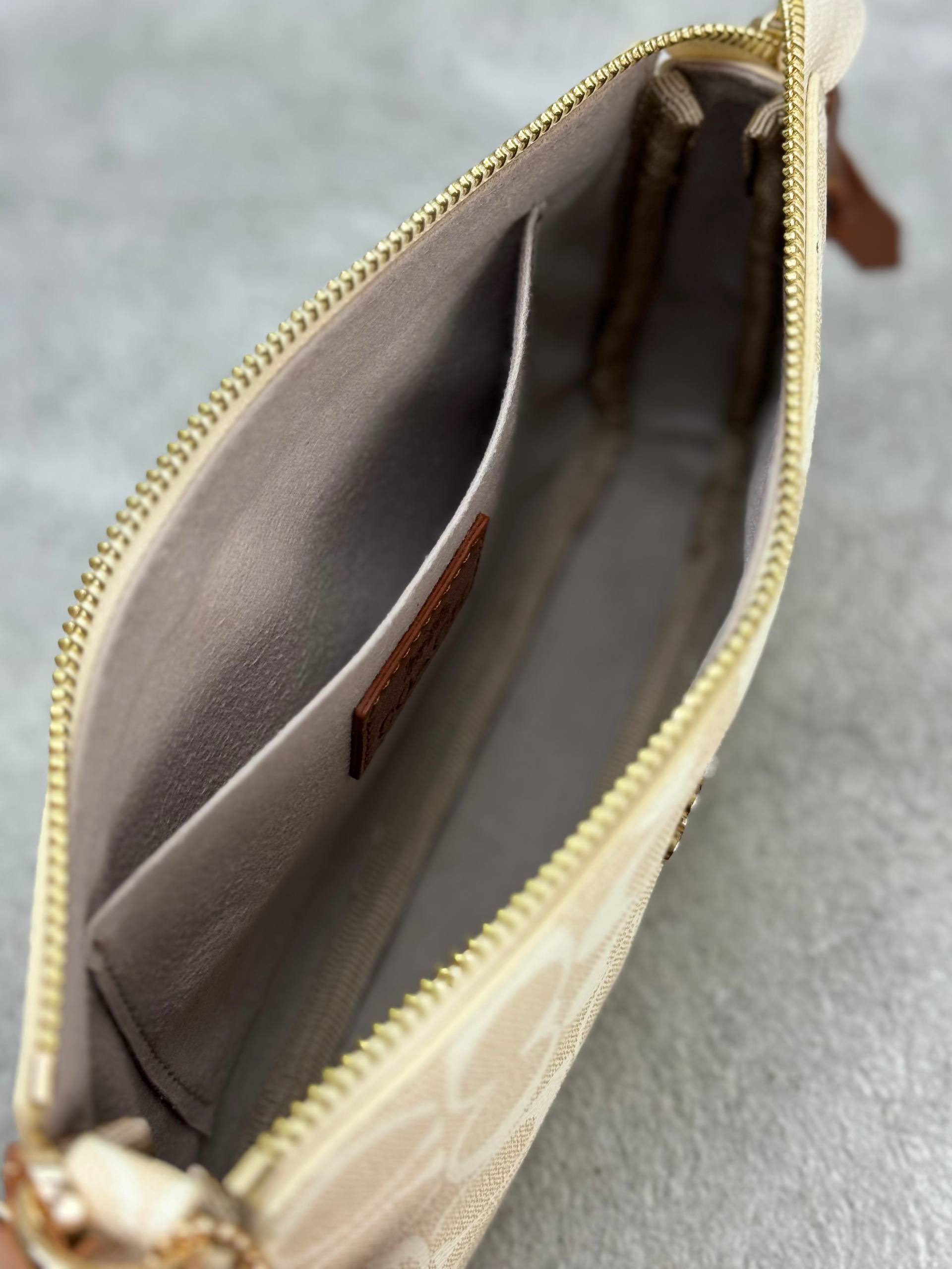 'C -Pochette Accessoires