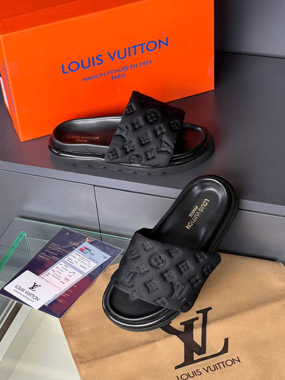 'L -  Slippers