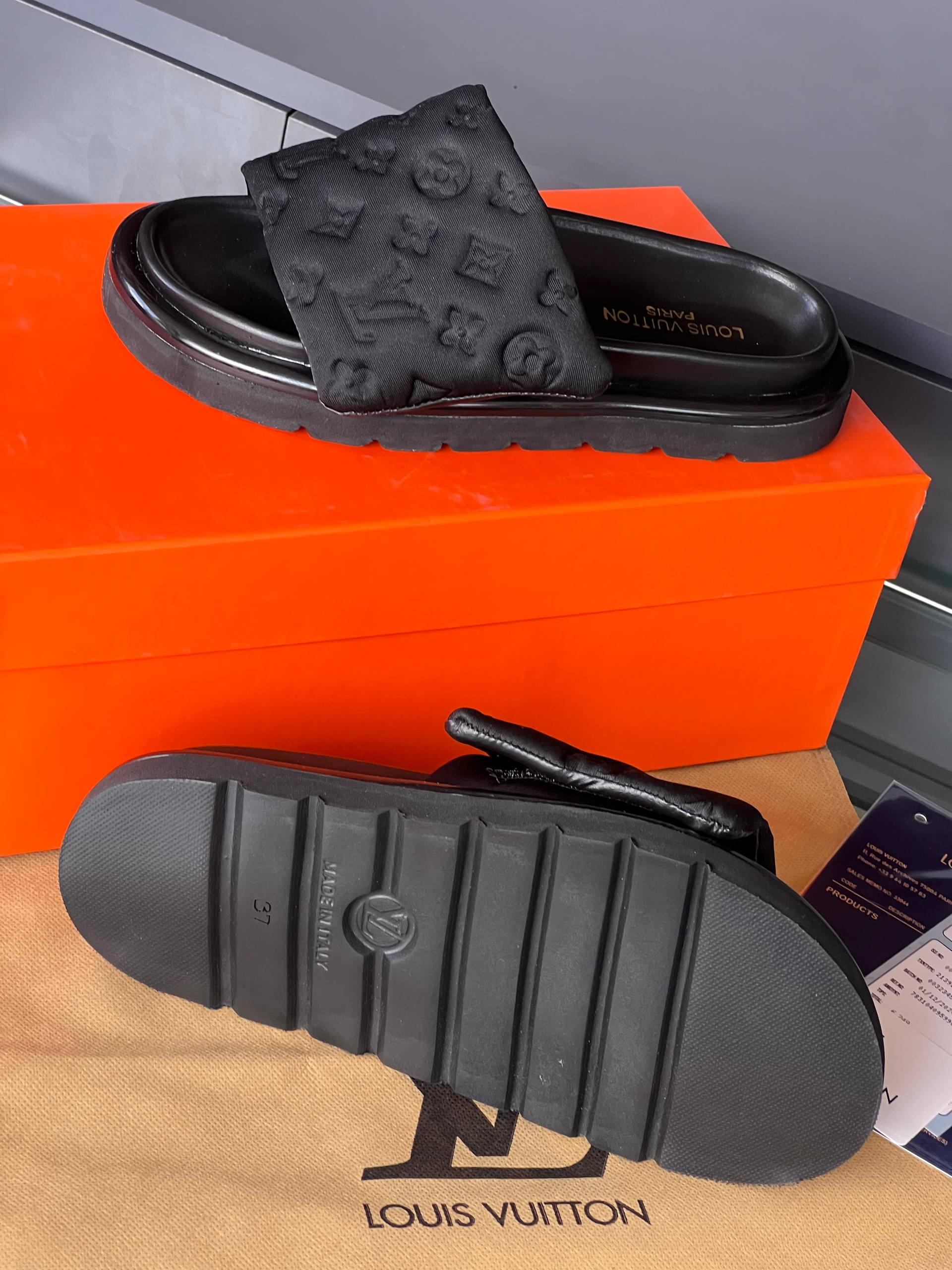 'L -  Slippers