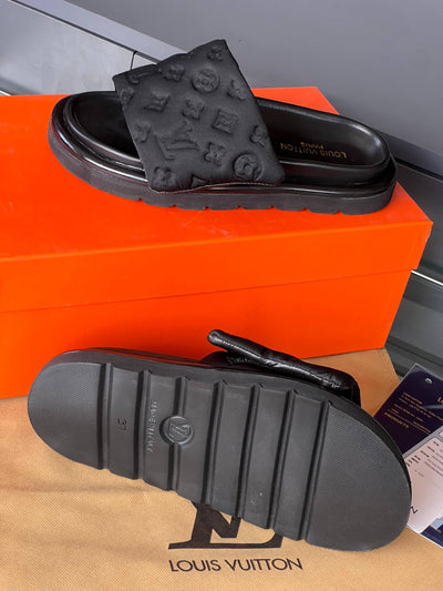 'L -  Slippers