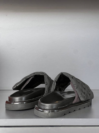 'L -  Slippers