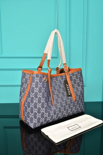 'G -Emblem Medium Tote Bag