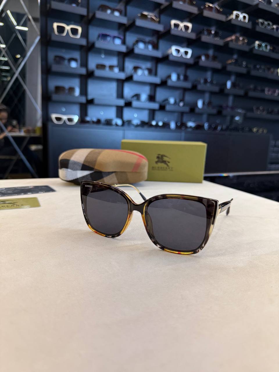 'B -Sunglasses