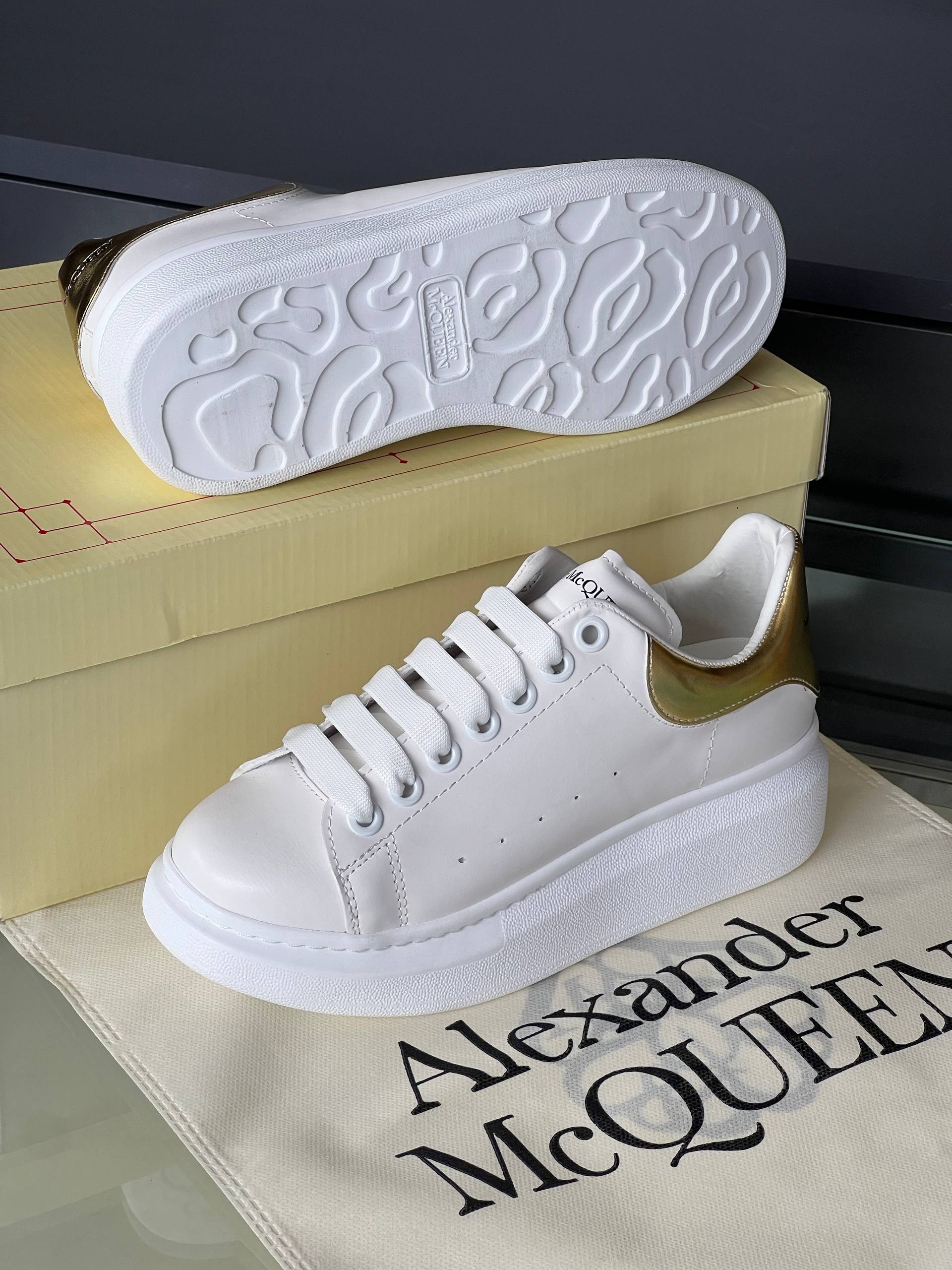 'A - Sneaker Golden