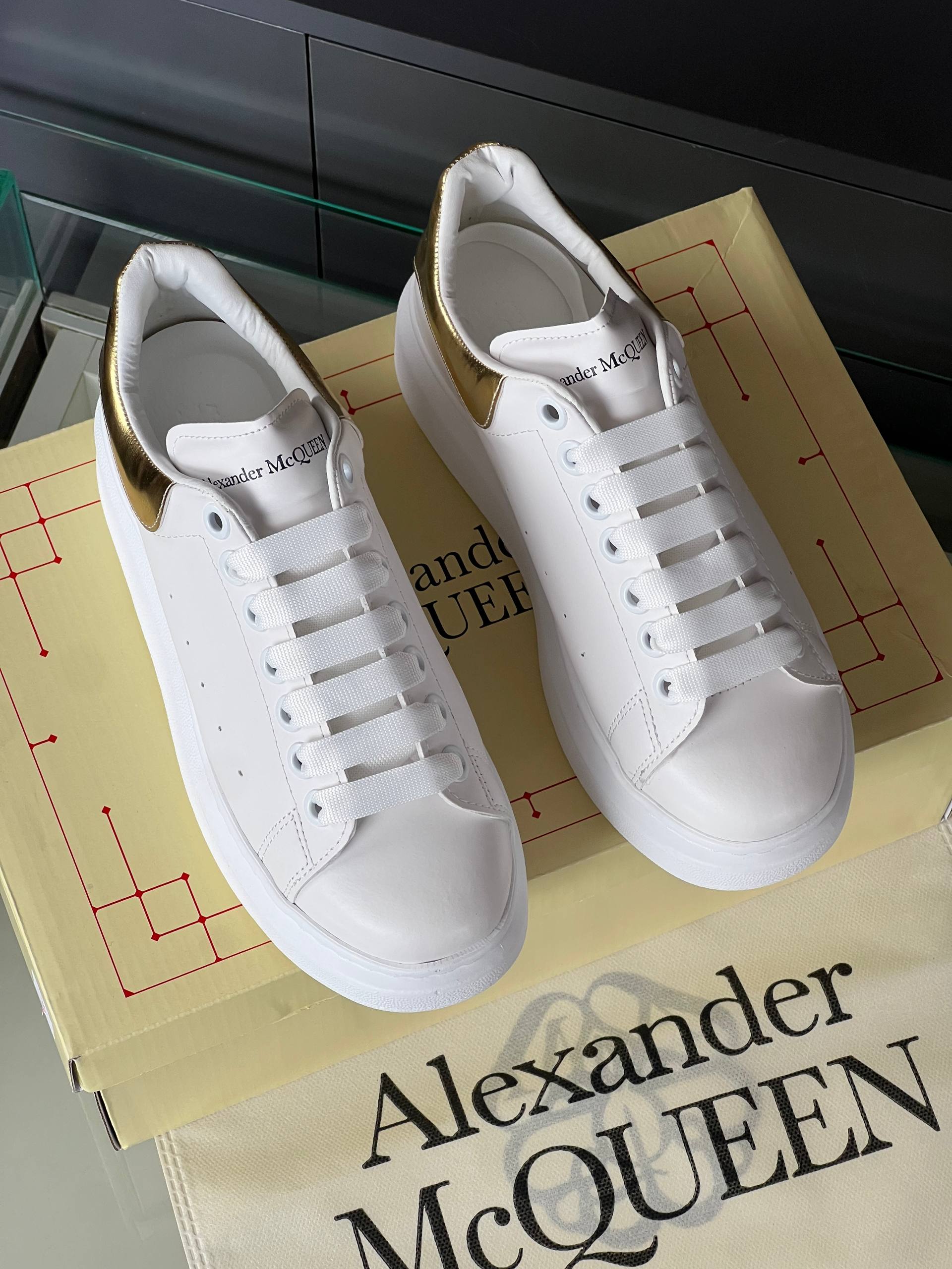 'A - Sneaker Golden