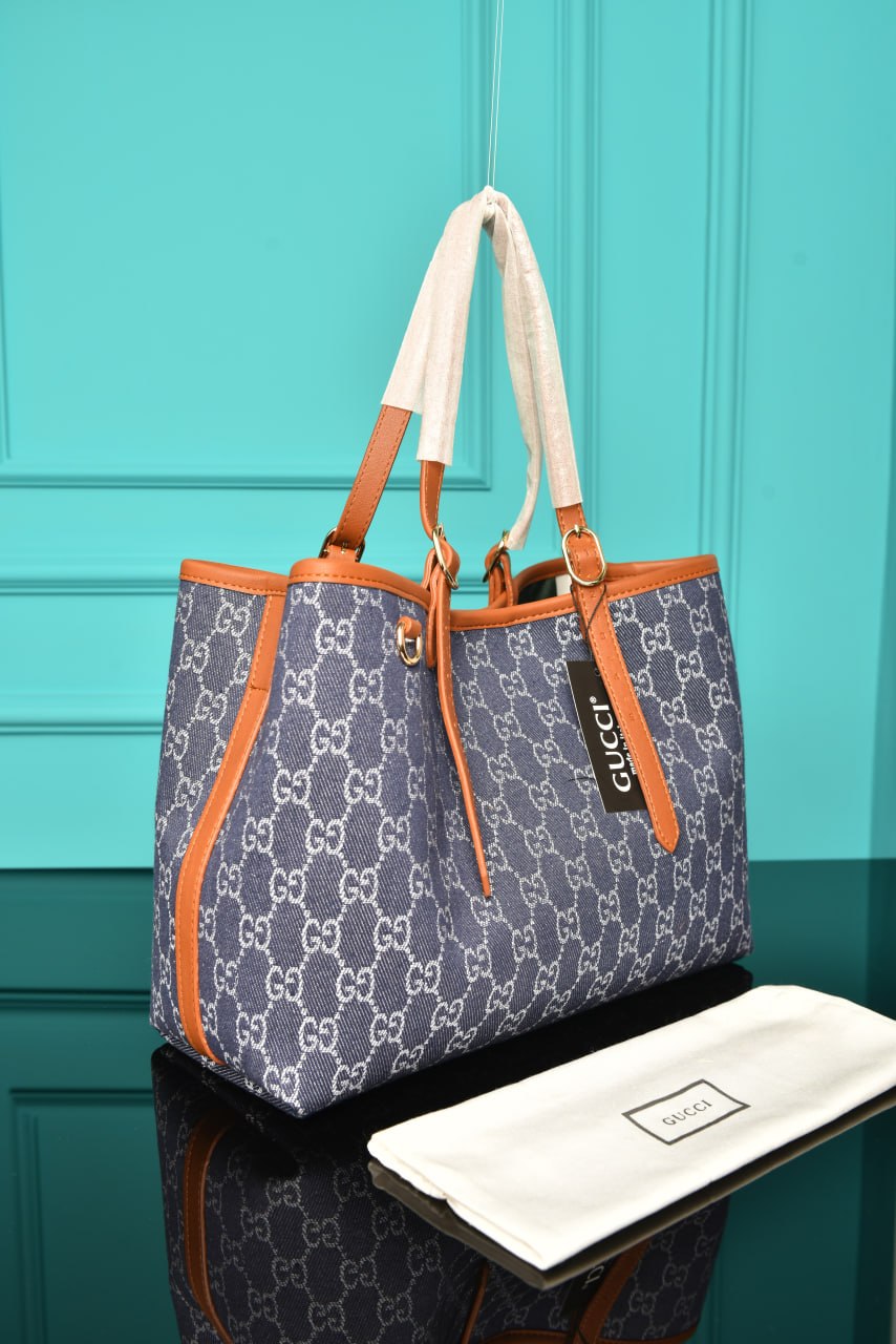 'G -Emblem Medium Tote Bag