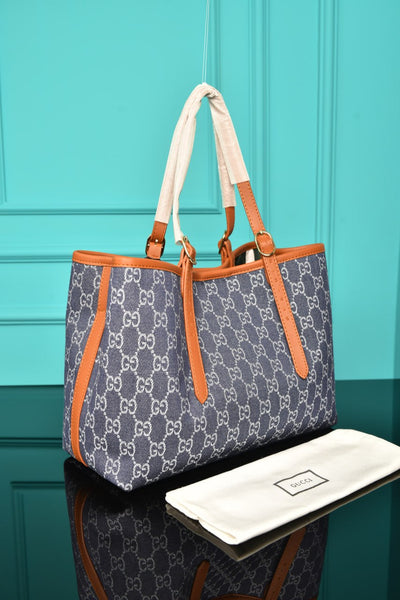 'G -Emblem Medium Tote Bag