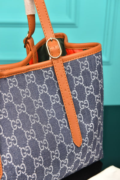 'G -Emblem Medium Tote Bag