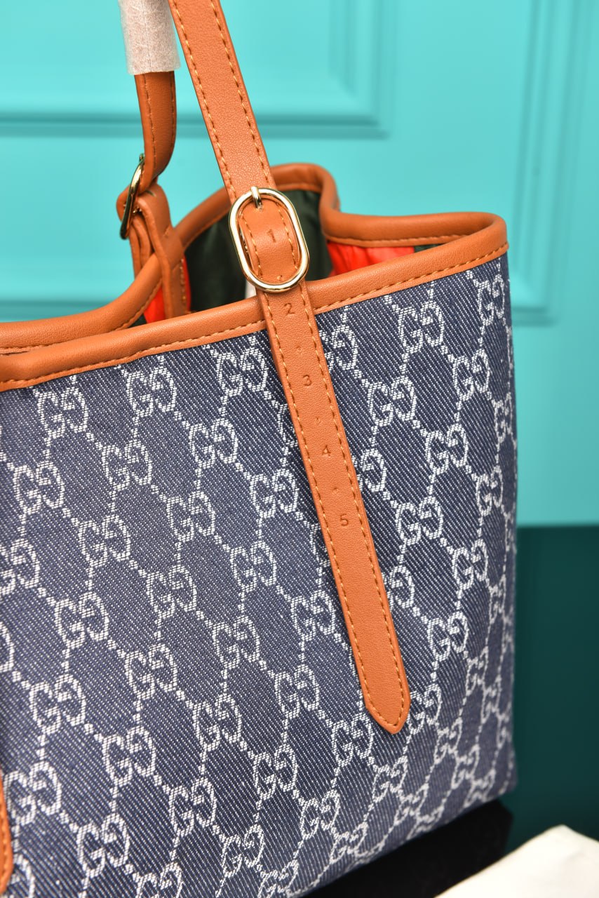 'G -Emblem Medium Tote Bag