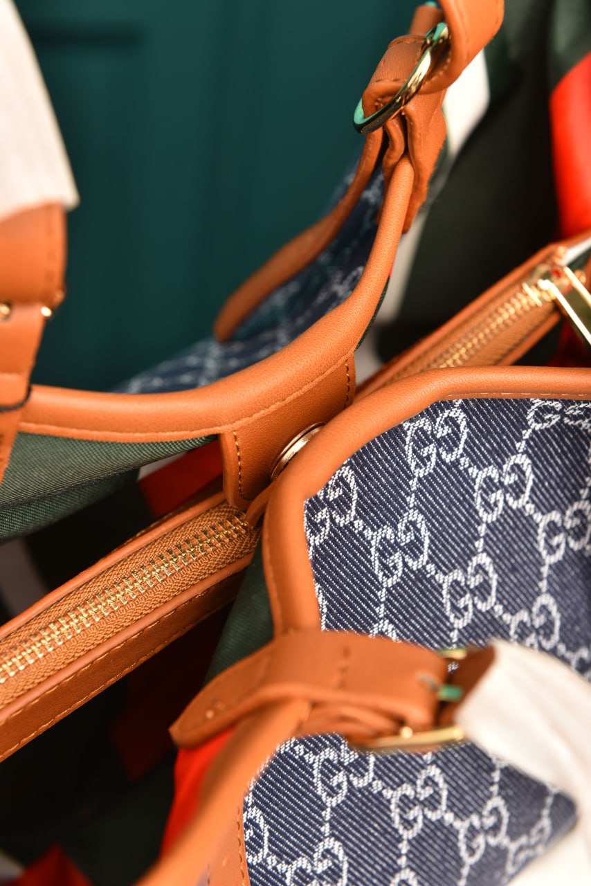 'G -Emblem Medium Tote Bag
