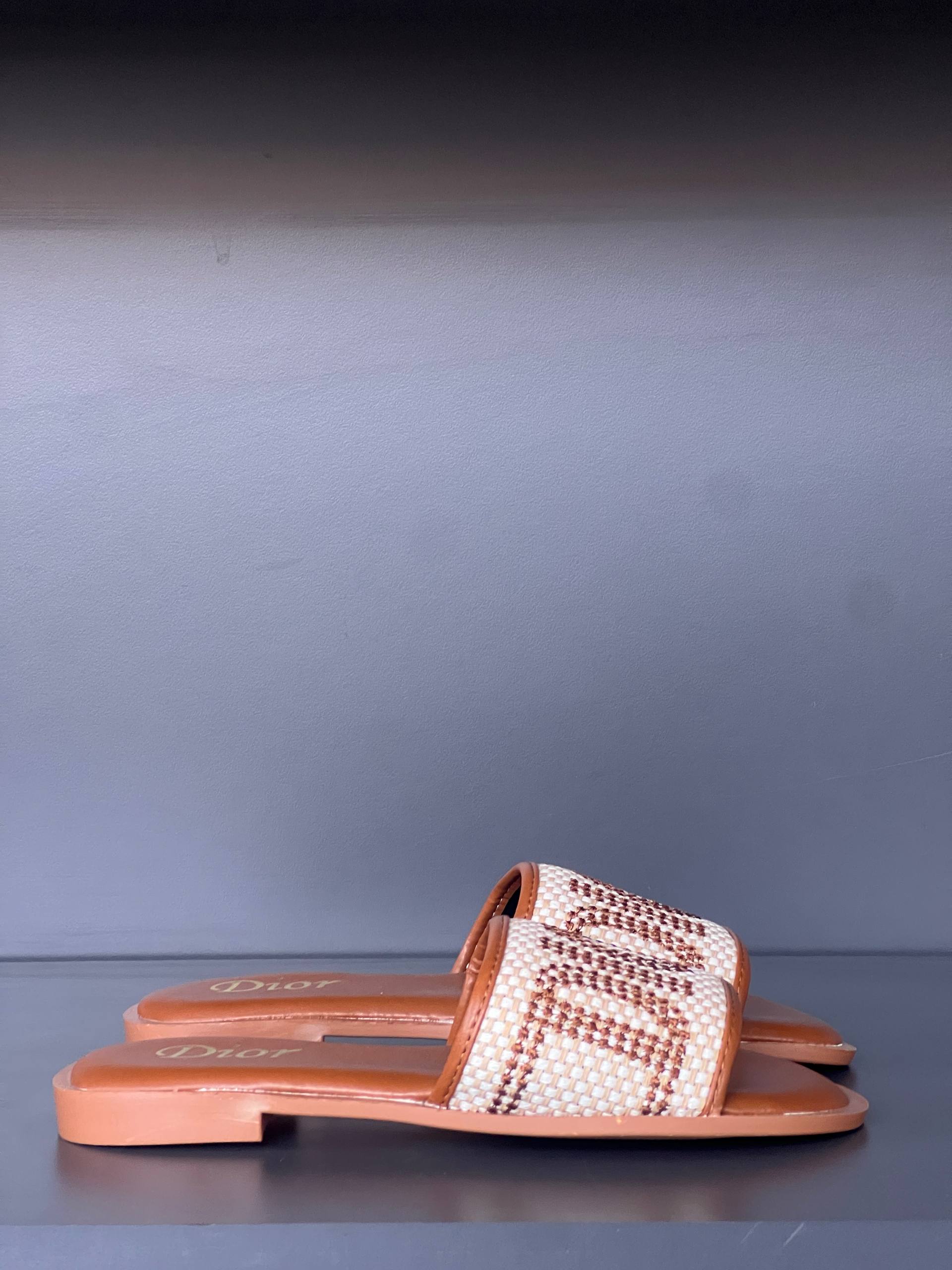 'D- Summer Slippers