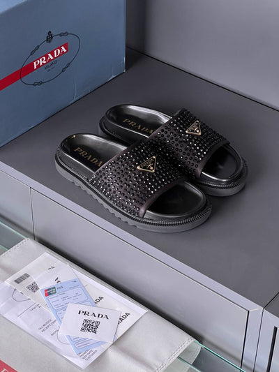 'P - Slippers