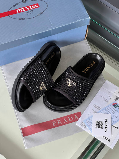 'P - Slippers