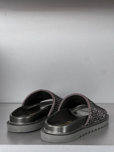 'P - Slippers