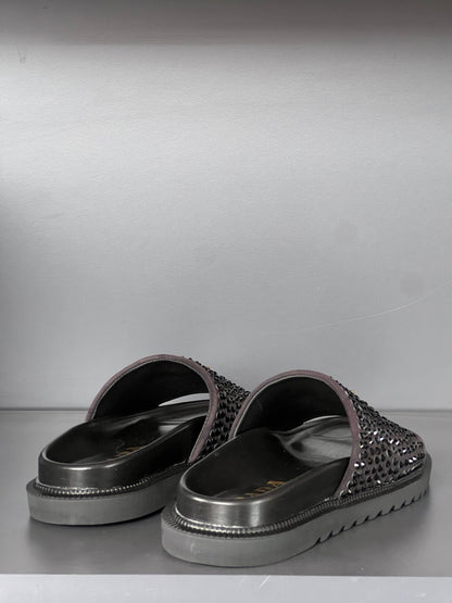 'P - Slippers