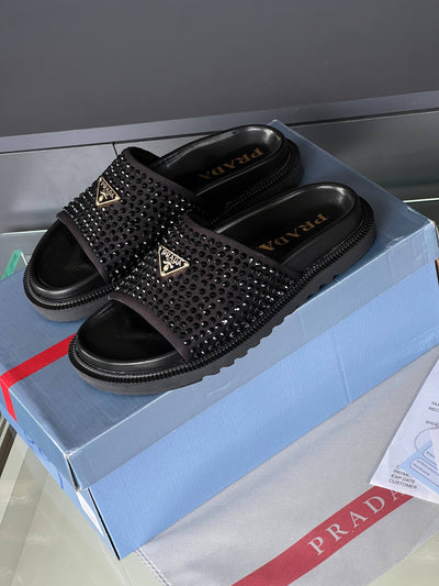 'P - Slippers
