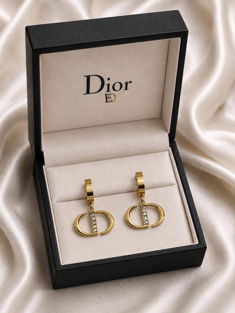 'D-Earring