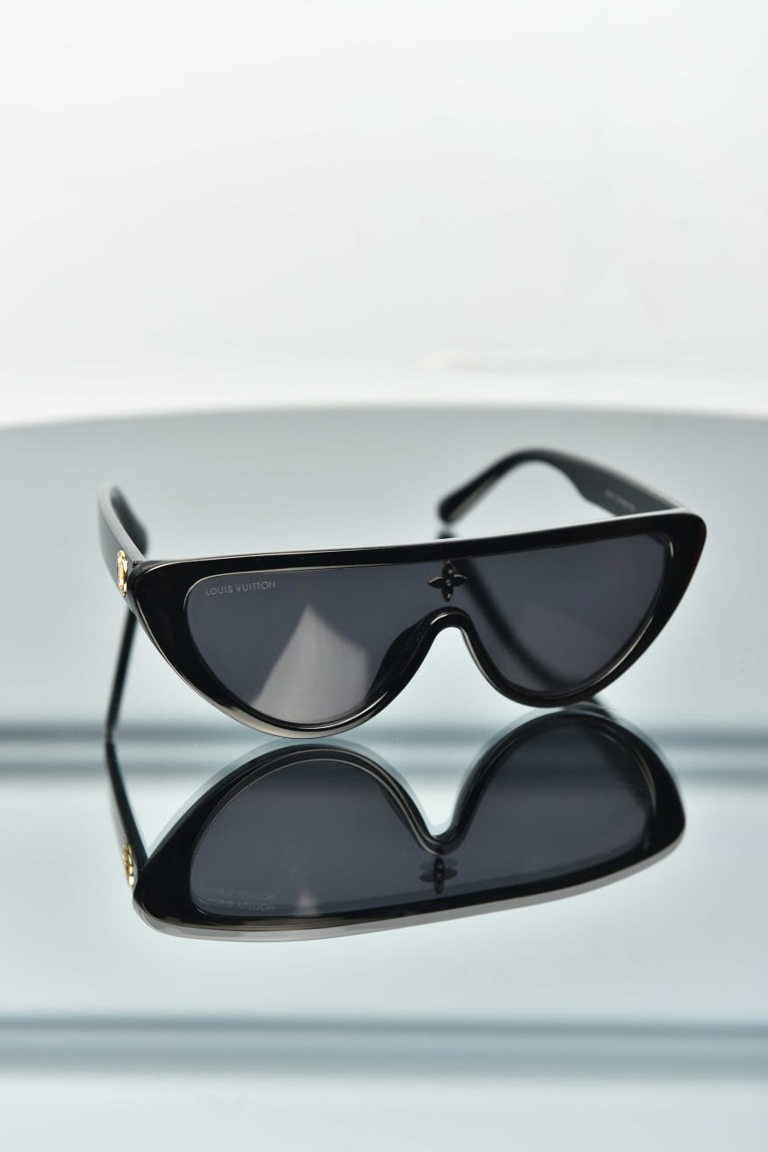 'L - Sunglasses
