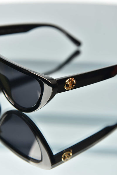 'L - Sunglasses