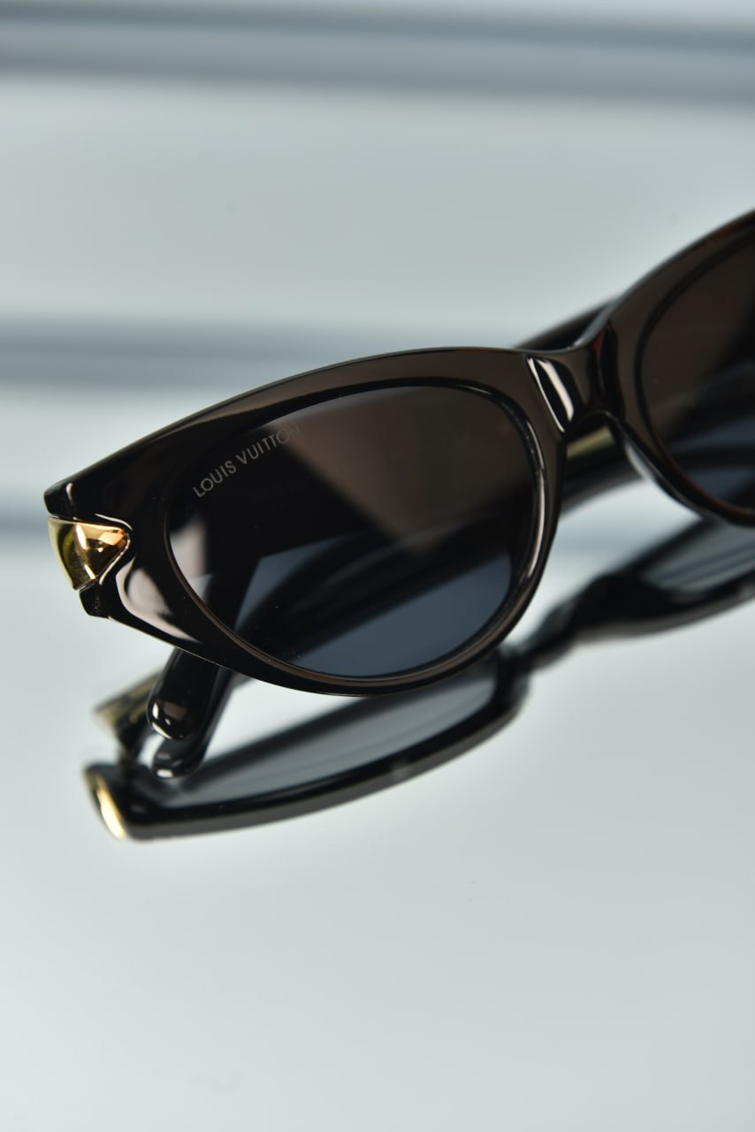 'L - Sunglasses