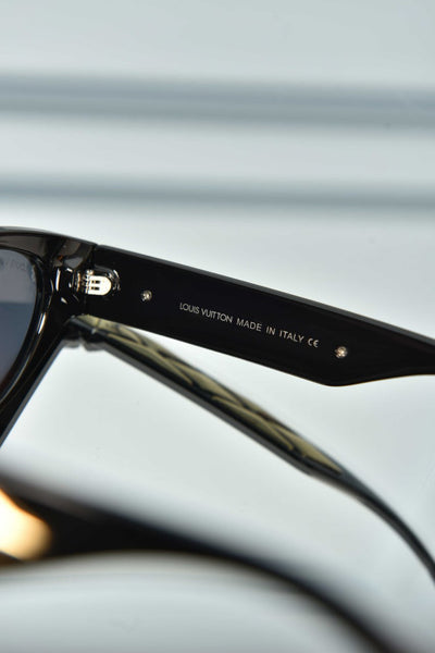 'L - Sunglasses