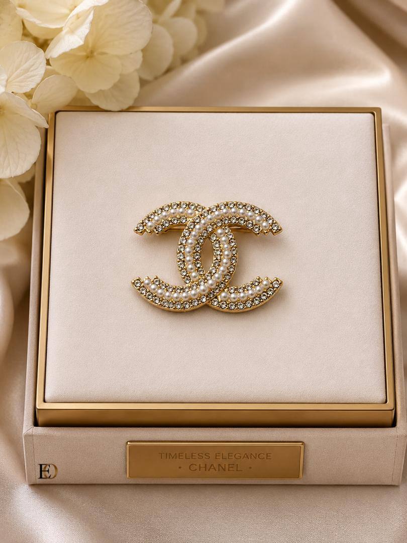 'C - Brooch